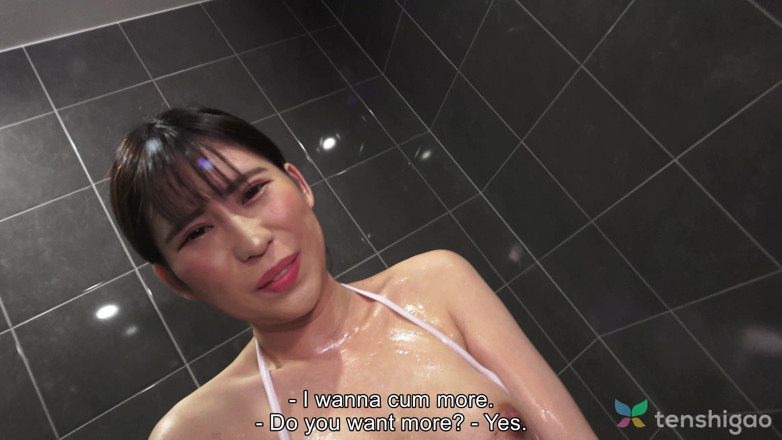 Tenshigao: Gravure modeli bayan hitomi kanzaki duşta sabunlanıyor
