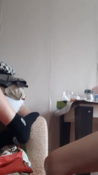 Ci masturbo rischiosamente con il mio collega al lavoro