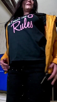 Downjacket giallo lucido pompino - figa regola camicia e doppio sperma sui miei vestiti