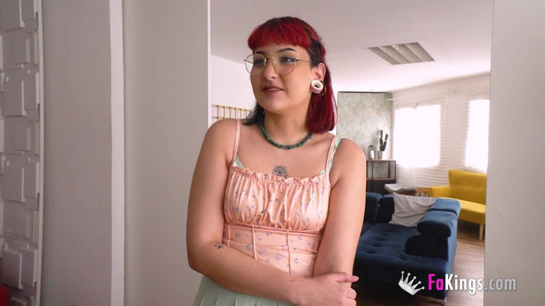 FAKings: Exhibicionistická teenagerka ví, že to všechno viděla, ale nečekala, že šuká starého ptáka!