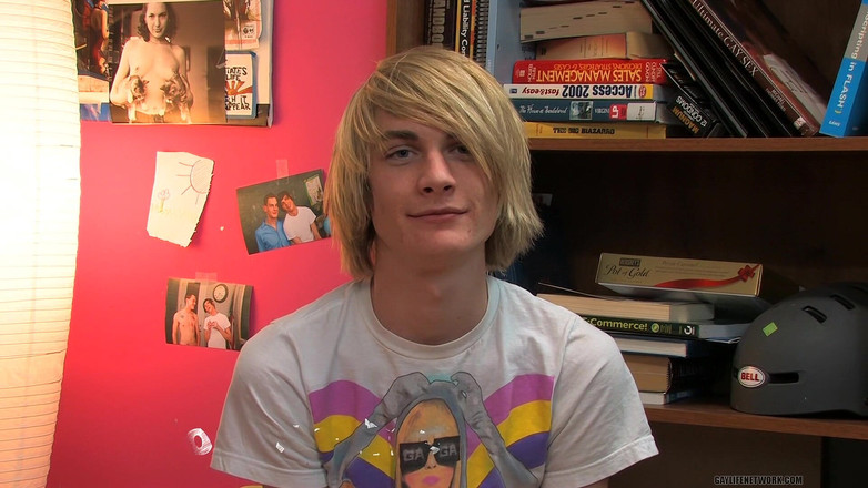 Beddable Boys: Chatty Twink Preston Andrews Memberikan Wawancara