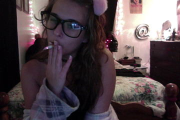 Alli Anderson: Roztomilá znuděná kouření