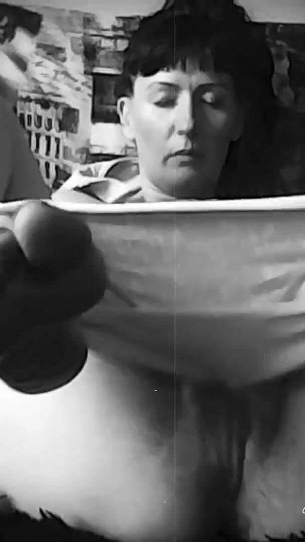 GinnaGg: Retro mamă vitregă păroasă te ejaculezi cu asmr whisper pentru...