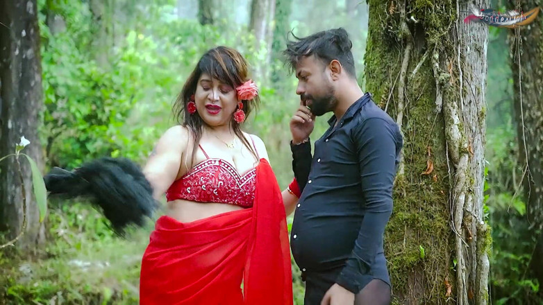 Desi Bold Movies: Vedendo la grande donna del latte, il leader dei fantasmi...