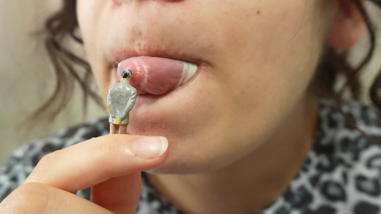 AmayaMori: Giantess Stepsister Chewing Gum and Trap Tiny Stepbrother Humiliates and...