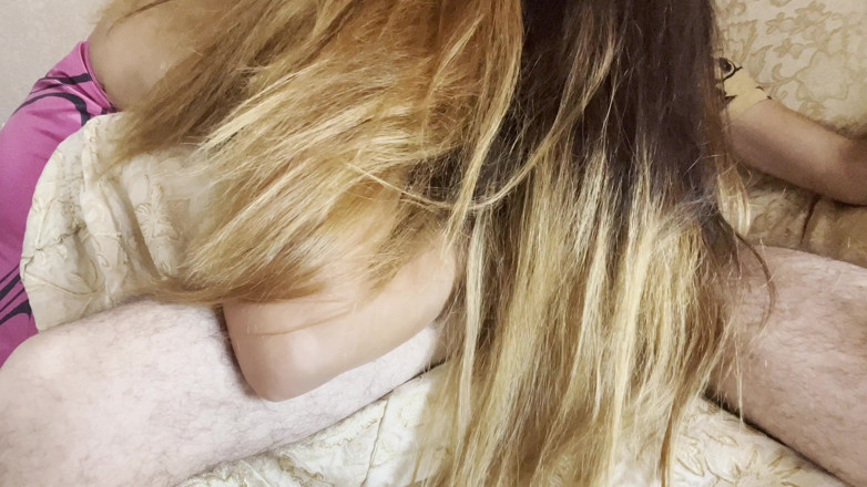 Teen and Milf Female Sex: I fuck my girlfriend pussy stuck on the couch and...