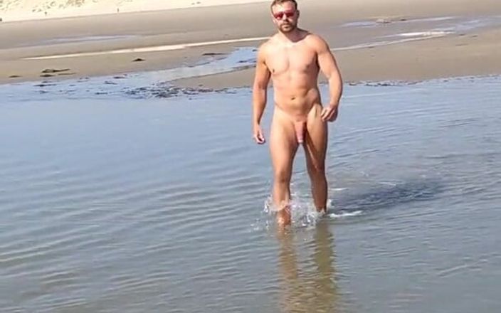 Mr Britain X: Çıplaklar plajı büyük yaraklı adam - mrbritainx