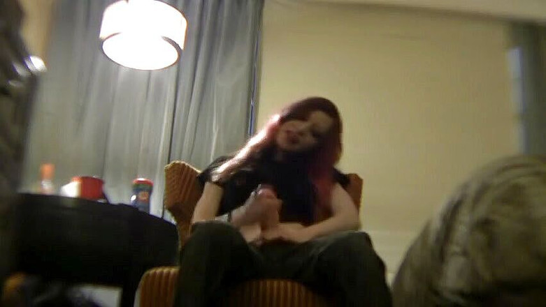 Solo Austria: Извращенная рыжая тинка показывает тебе, как дрочить со страпоном