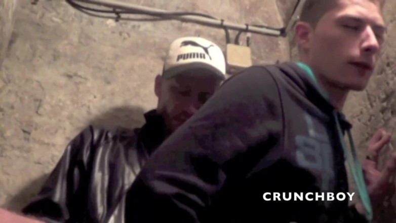 Sneaker gay: Fabien fucked by Arab with sneakers domination