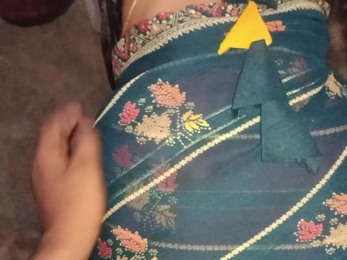 Meenashki Devi: Mooie Bhabhi in de dorpskeuken