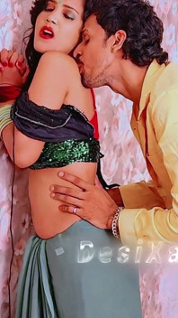แม่บ้าน Desi เพลิดเพลินกับการเย็ดฮาร์ดคอร์กับผัว