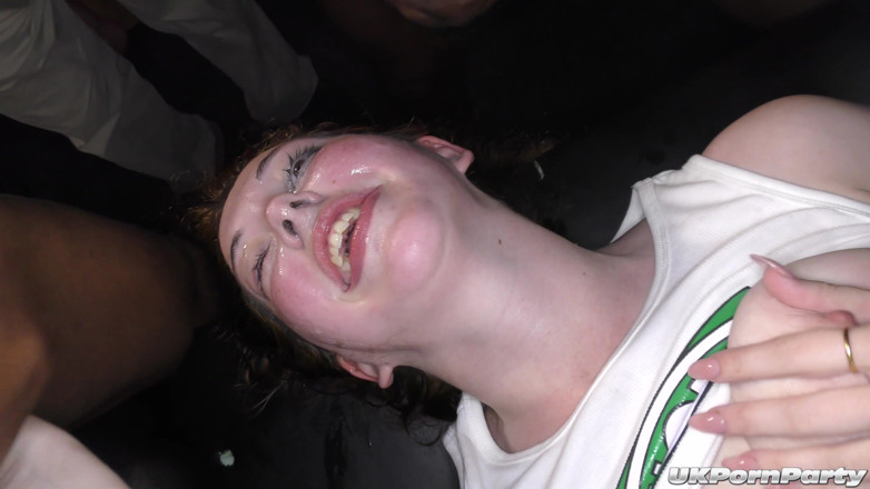 Gangbang team: Gangbang and Anal for Lusty Lass Aloralux