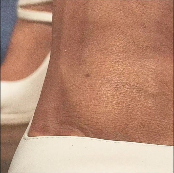 Haydee Rodriguez: Giantess Haydee Rodriguez w białych obcasach