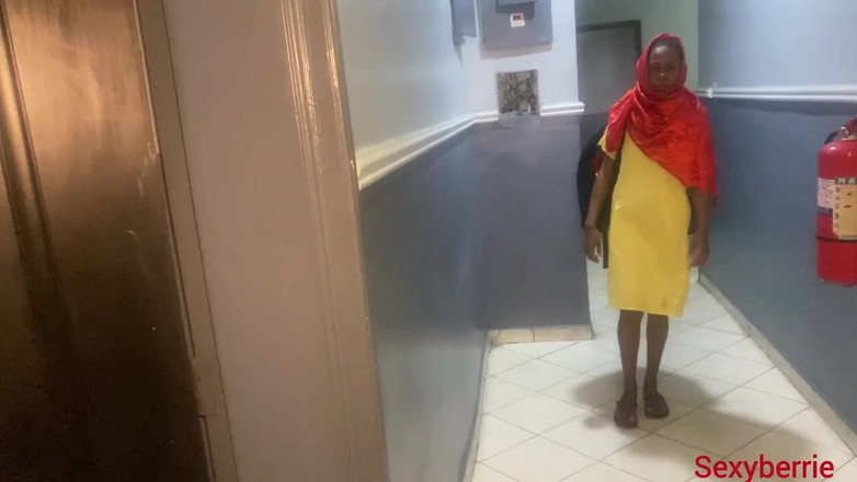 Sexy Berrie: Hepsi dondurma yüzünden, orta yaşlı üniversiteli kız yarak almak zorunda kaldı