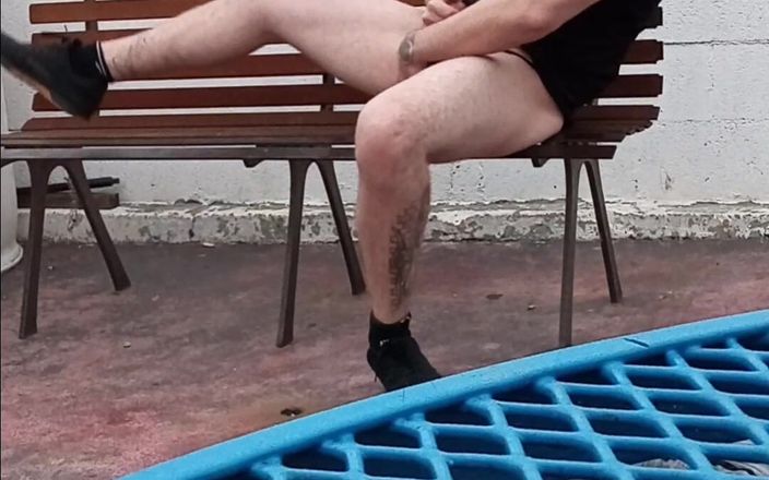 Sexysexy23: Masturbating on the Bench