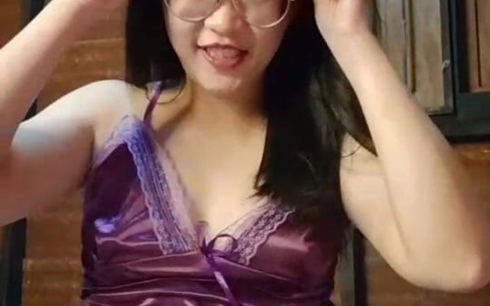 Thana 2023: Fată asiatică excitată, cur și pizdă 1