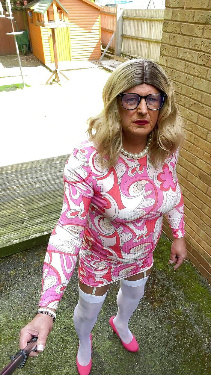 Kellycd2022: Amateur crossdresser Kellycd2022 sexy milf meando sus bragas de nuevo...