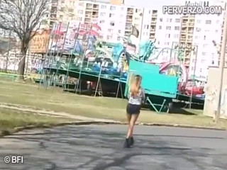 Pissing Girls: Safadas meninas mijando ao ar livre - DVD