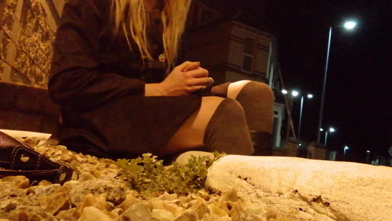 The Midnight Minx: Pták se ukazuje před nočním klubem