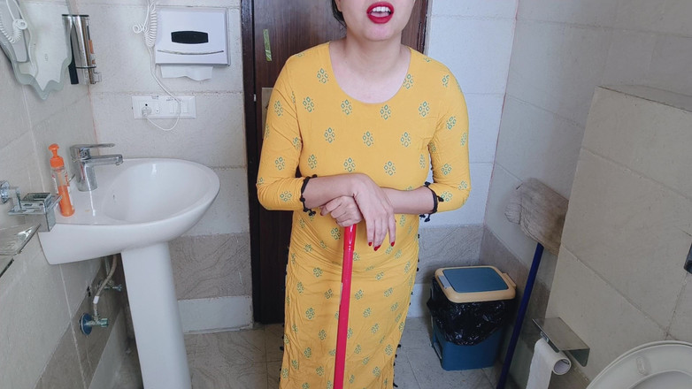 Saarabhabhi6: Kamwali l’Indienne baise avec un garçon pour avoir volé de...