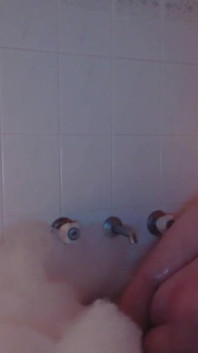 Join me in the bath! I lit some candles, made bubbles and treated myself to a long, hot orgasm! Arent I adorable?