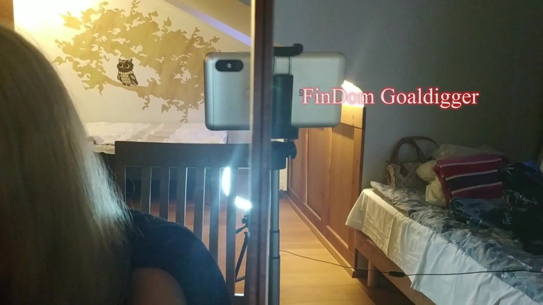 FinDom Goaldigger: Slab în fața mea