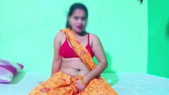 Housewife 69: Gospodină indiană curvă Bhabhi se bucură de penetrarea dublă în gaură în...