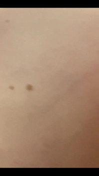 내 후장까지 너무 쉽게 슬라이딩하는 큰 빨간 딜도를 즐기기를 바랍니다.