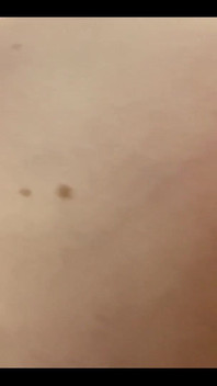 Надеюсь, тебе понравится мой большой красный дилдо так легко скользит к моей заднице