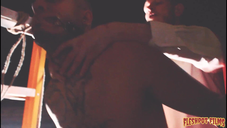 Fleshpot films: Spectacol cu marionete carne