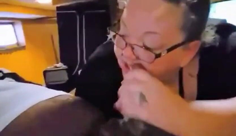 Kimmywetwet: besar pancut pada cermin mata babi toksik selepas deepthroat selamba