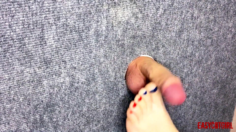 AnnyCandyPainboy: Vzal jsem detailní Záběr z gloryhole - výprask mých nohou na...