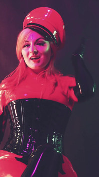 Latex-gummi-fetisch-video mit dickem arsch und perfekten natürlichen titten MILF arya Grander