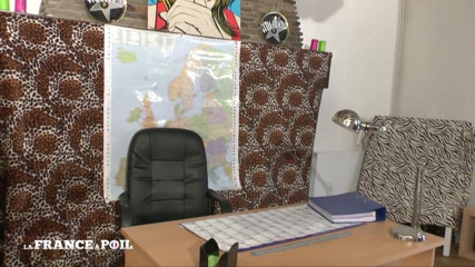 La France a Poil: Profesorul supleant are parte de o lecție de sex de...