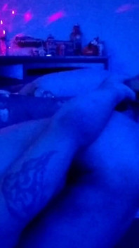 C’est une ambiance ! Jimmyzdick trouve un masseur du dos et un gode ?