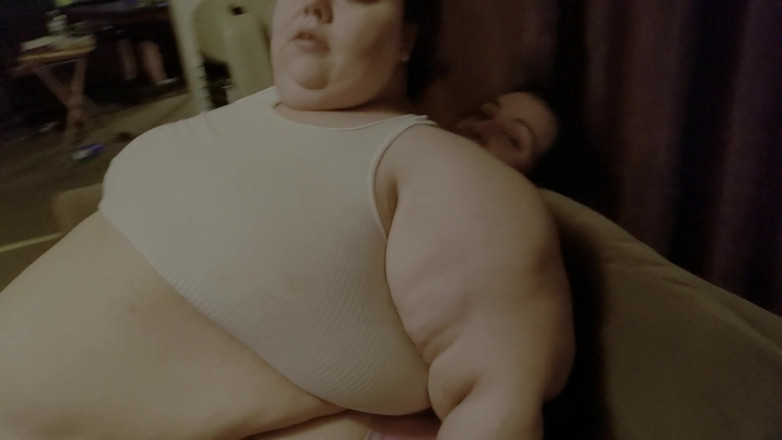 Full Weight Productions: Königin nora &amp; ihr weibliches sofa