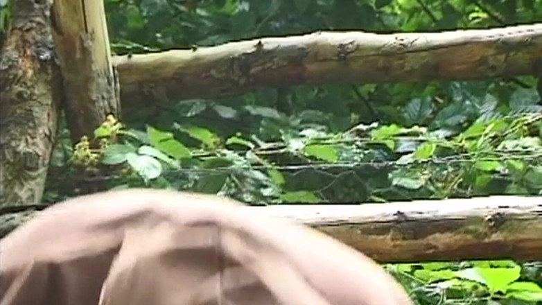 Bangora clips: Madura milf em roupões de monge chupa pau de olhos...