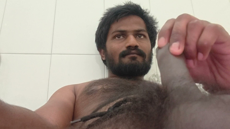 KUMBHA MANOJ KUMAR: Xhard - ik hou van de mensen in de kamer