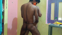 Mami4711: 人妻玩弄丈夫在家里拍摄的印度德西女孩的热辣视频