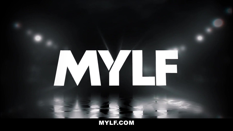 Mylf Official: Oerfaren tonårspojke förförd av storbröstade MILf Melissa Lynn