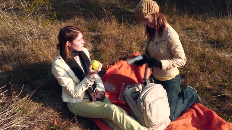 Outdoor Fucktivities: Awek bertetek besar mengambilnya dari teman wanita jalangnya