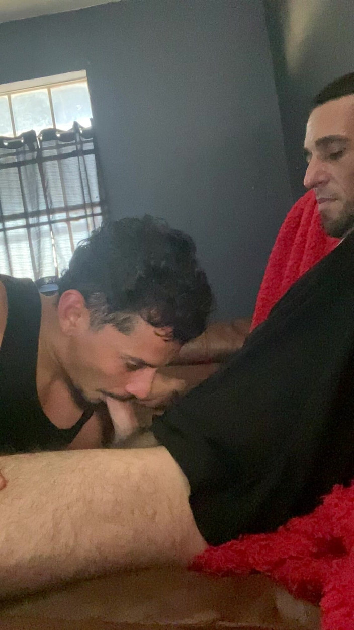 Texas-Toxicos: Guardare porno e farsi distrare cazzi facilmente. Succhiare il cazzo è...