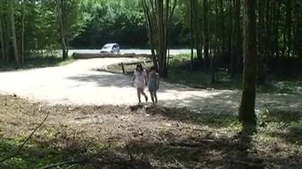 Hard Lesbians: Две бабуля возбуждают в лесу