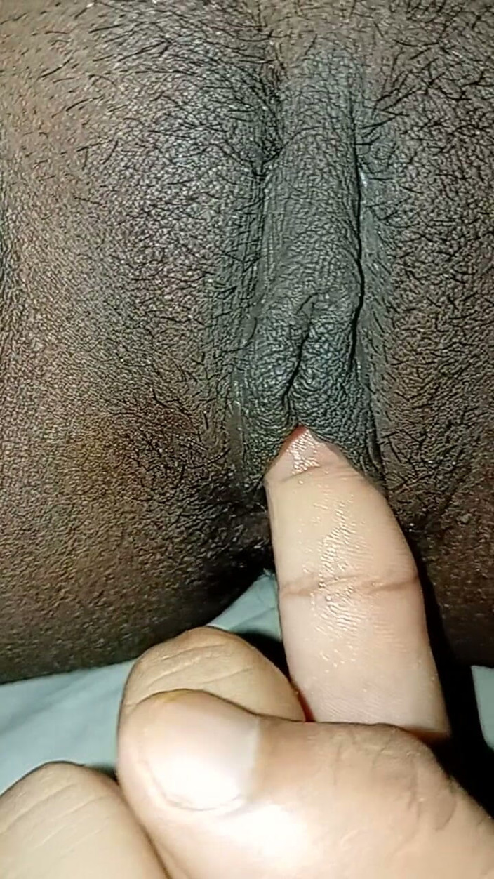 Sonaji: Kakak ipar india yang hot lagi asik fingering