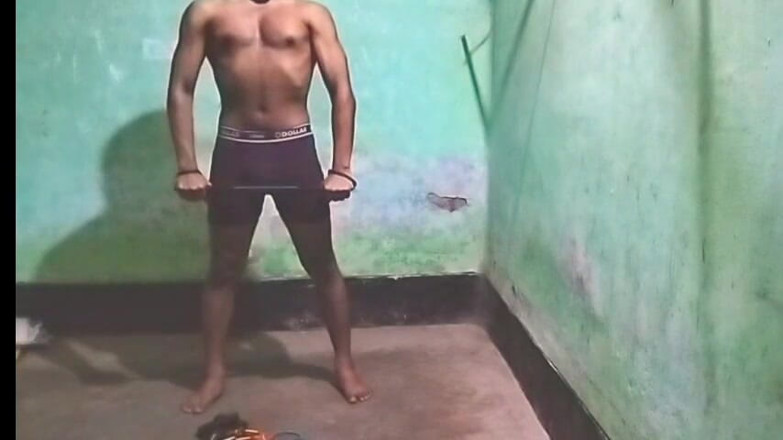 Desi Tits: Amico gay muscoloso in palestra dopo l'esercizio grosso cazzo porno...
