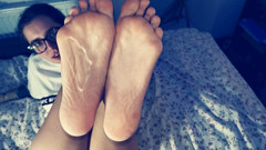 Ghomestory: Awek seksi melakukan fetish kaki panas | Pancutan mani di tapak...