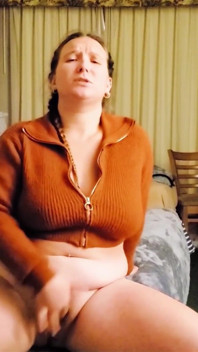 Nosiłem moją 52F lesbijek współlokatorki piłka nożna swetry macocha rucha się w nich, a następnie nago i opuściłem wideo na jej łóżku chce