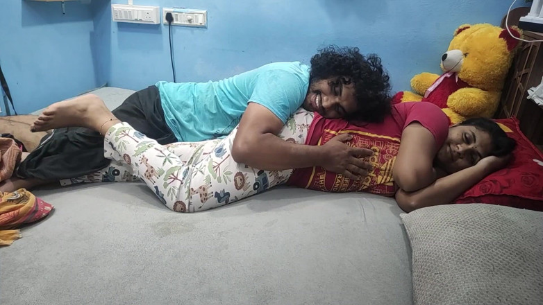 Vaishnavysharunraj: Mallu caliente esposa tetas chupan romance, india esposa tetas calientes...