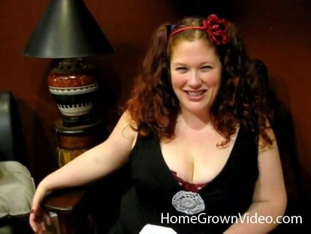 Homegrown BBW: Jennifer Van Beaver melakukan adegan deepthroat pertamanya
