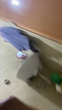 Pinoy Twink Toilet Wank e Ejaculação